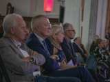 Publiek in de Nicolaikerk bij aftrap 80 jaar vrijheid Appingedam.